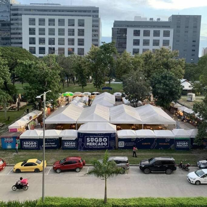 1708 Pool Gym Wi-fi With Netflix Near Ayala And It Park Apartment
